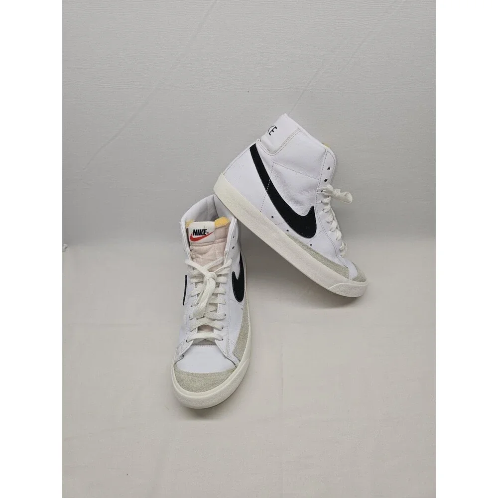 Men’s Nike Blazer Mid 77 Size 9 White And Black.